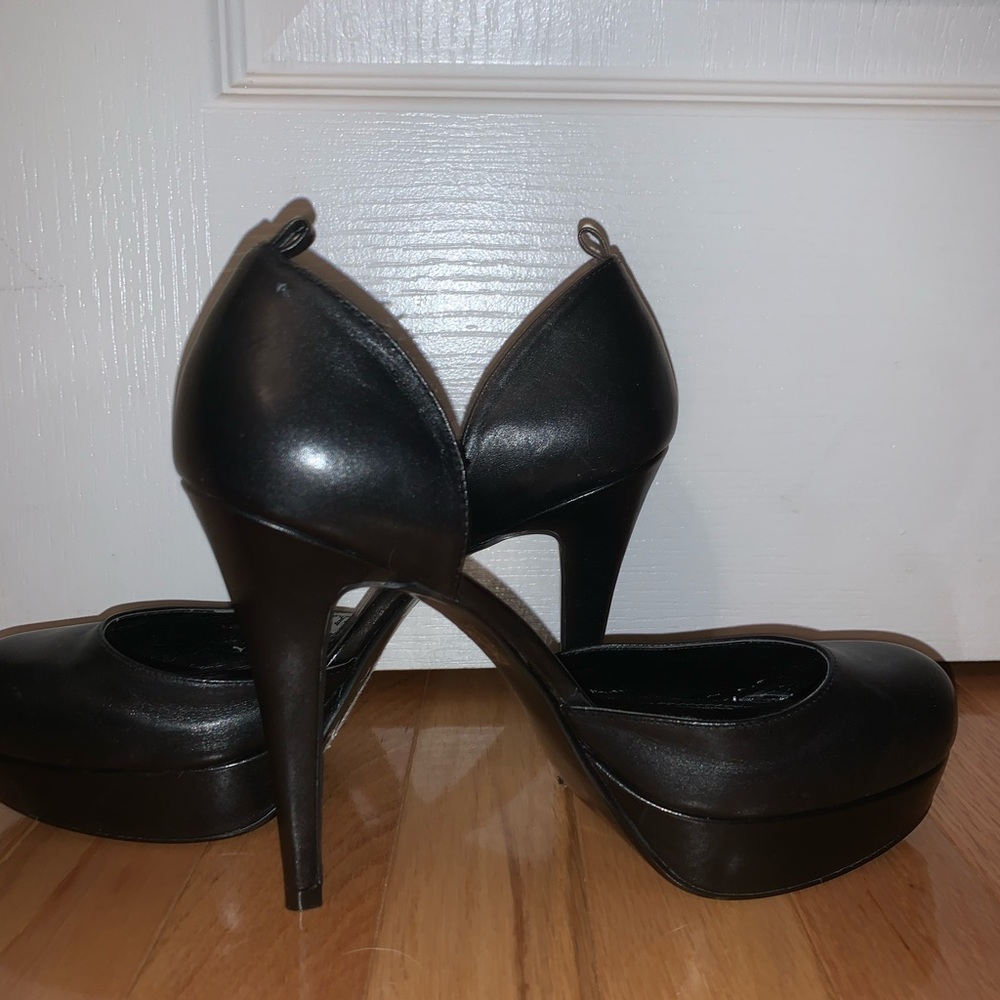 Le Chateau size 8 black high heels